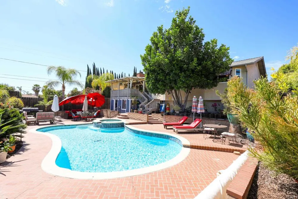 11071 El Nopal Lakeside, CA 92040