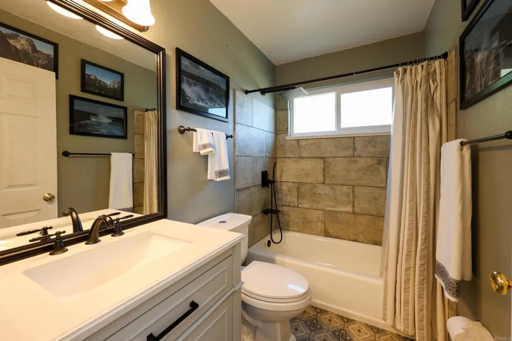 11071 El Nopal Lakeside, CA 92040