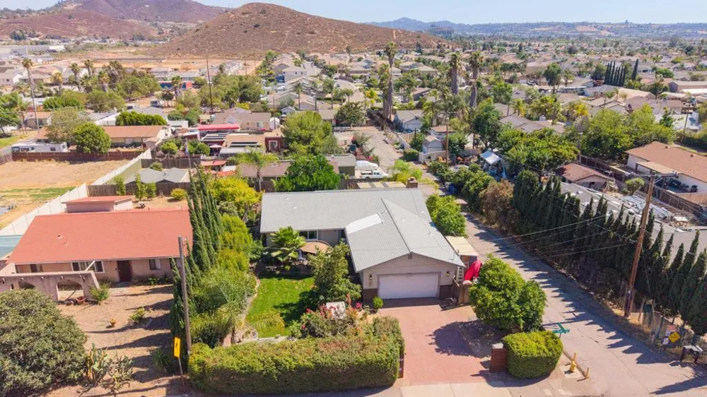 11071 El Nopal Lakeside, CA 92040