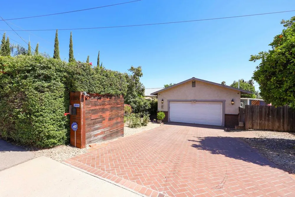 11071 El Nopal Lakeside, CA 92040