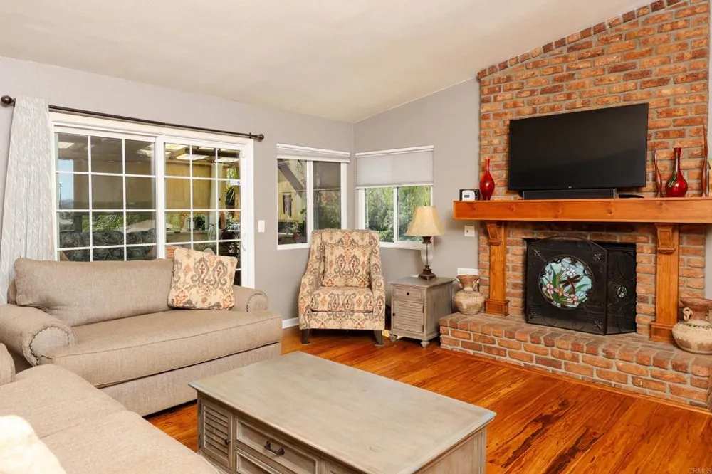 11071 El Nopal Lakeside, CA 92040