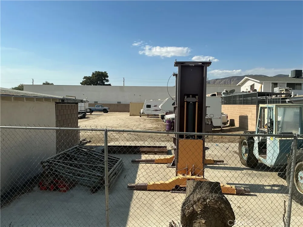 723 W 9th San Jacinto, CA 92582