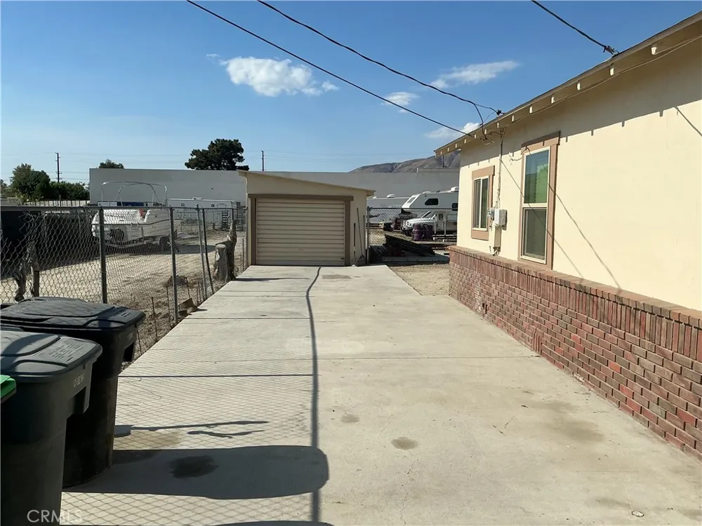 723 W 9th San Jacinto, CA 92582