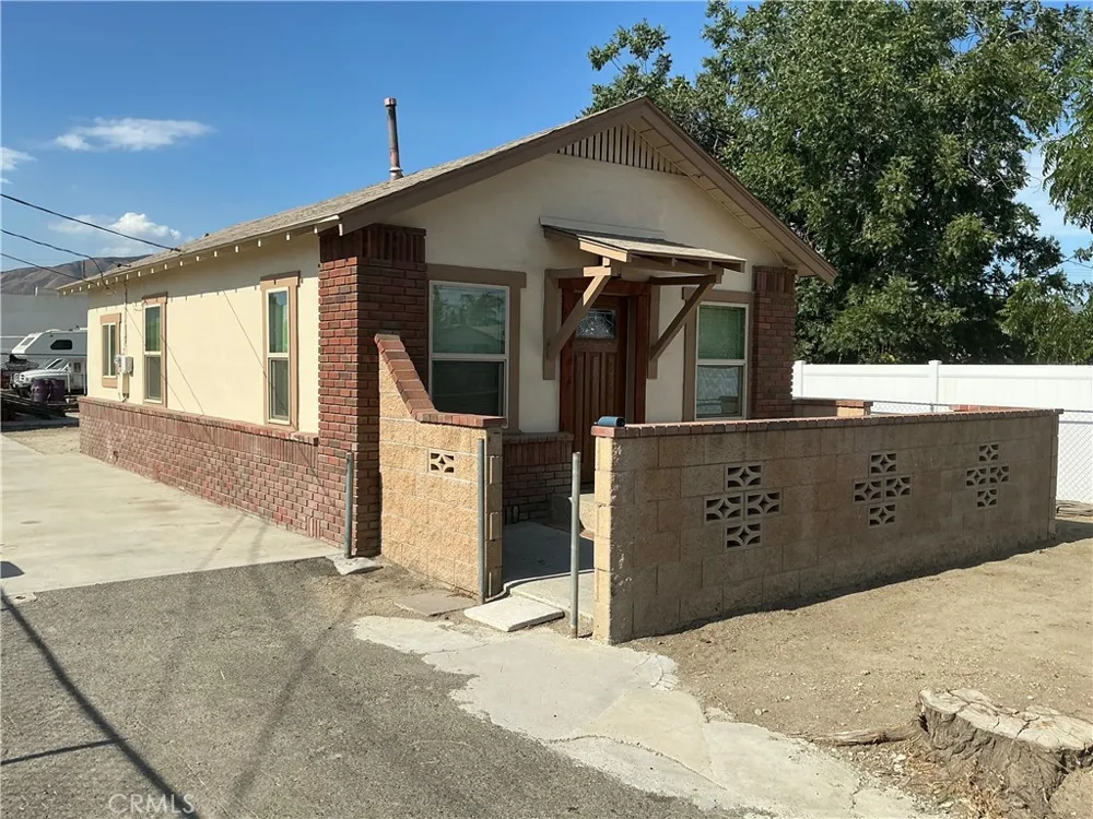 723 W 9th San Jacinto, CA 92582