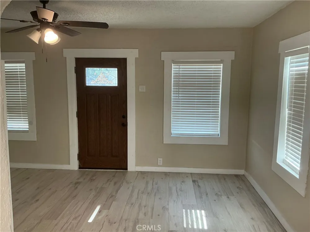 723 W 9th San Jacinto, CA 92582