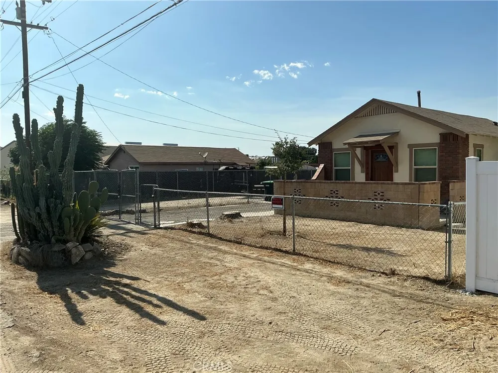 723 W 9th San Jacinto, CA 92582