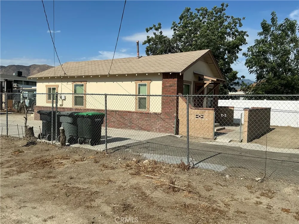 723 W 9th San Jacinto, CA 92582