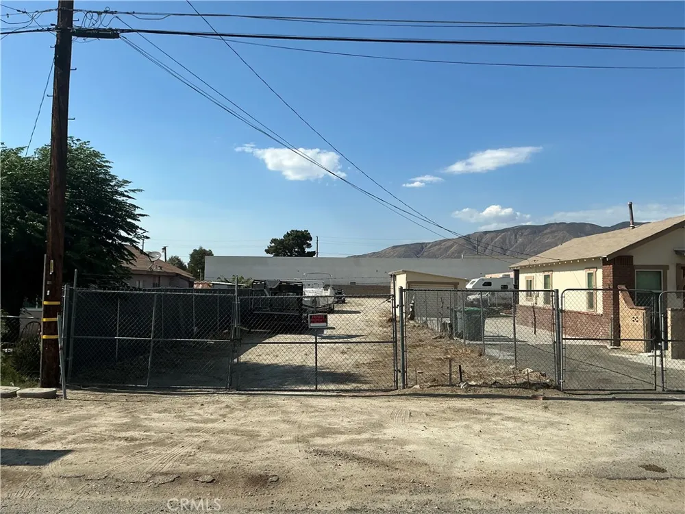723 W 9th San Jacinto, CA 92582