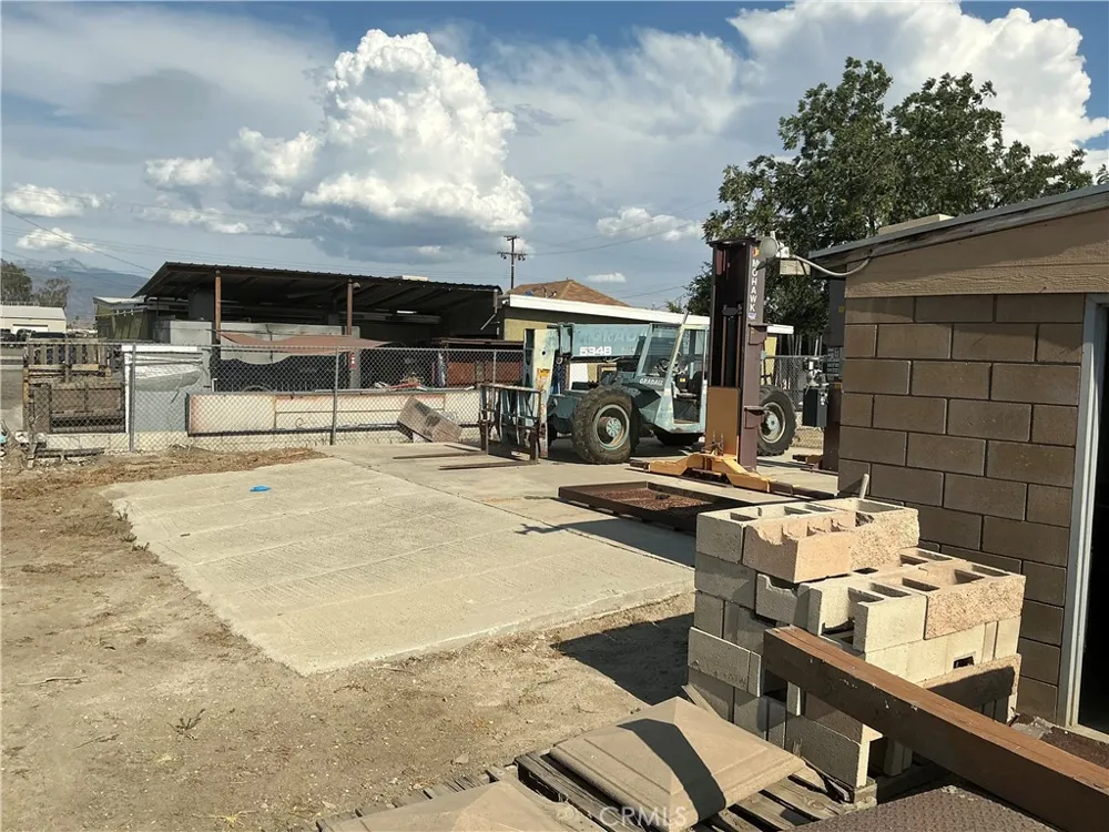 723 W 9th San Jacinto, CA 92582