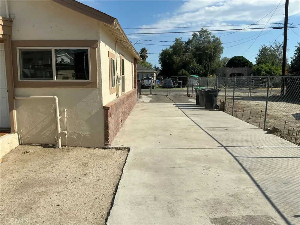 723 W 9th San Jacinto, CA 92582