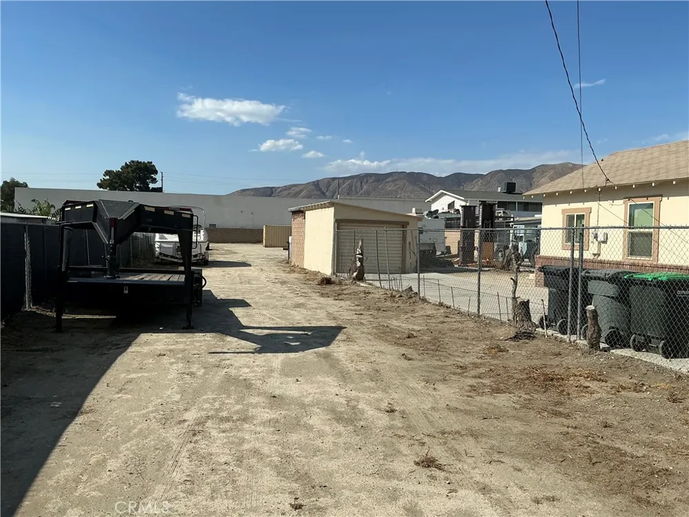 723 W 9th San Jacinto, CA 92582