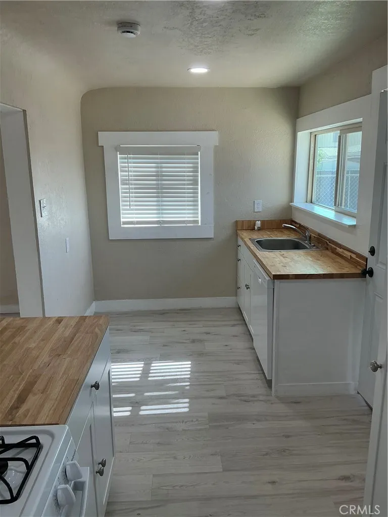 723 W 9th San Jacinto, CA 92582