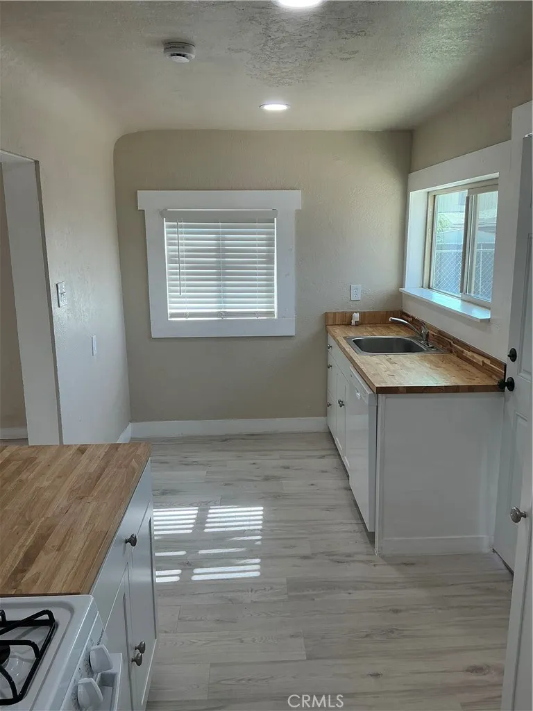 723 W 9th San Jacinto, CA 92582