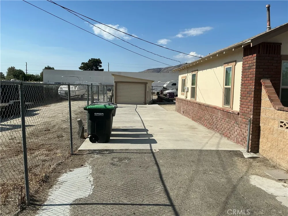 723 W 9th San Jacinto, CA 92582