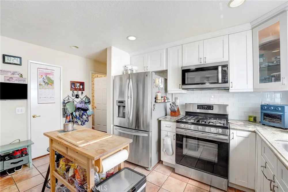 976 Baycrest Lane Harbor City, CA 90710