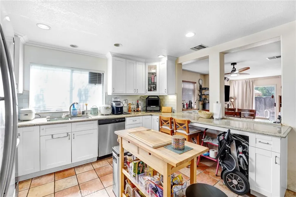 976 Baycrest Lane Harbor City, CA 90710