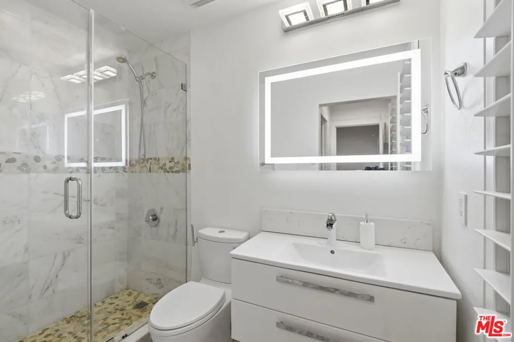 6020 Seabluff Drive #411 Playa Vista, CA 90094