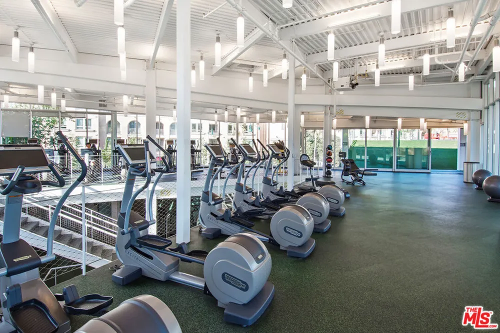 6020 Seabluff Drive #411 Playa Vista, CA 90094