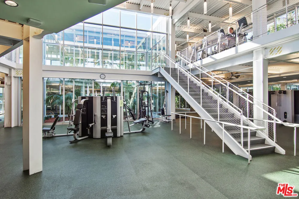 6020 Seabluff Drive #411 Playa Vista, CA 90094