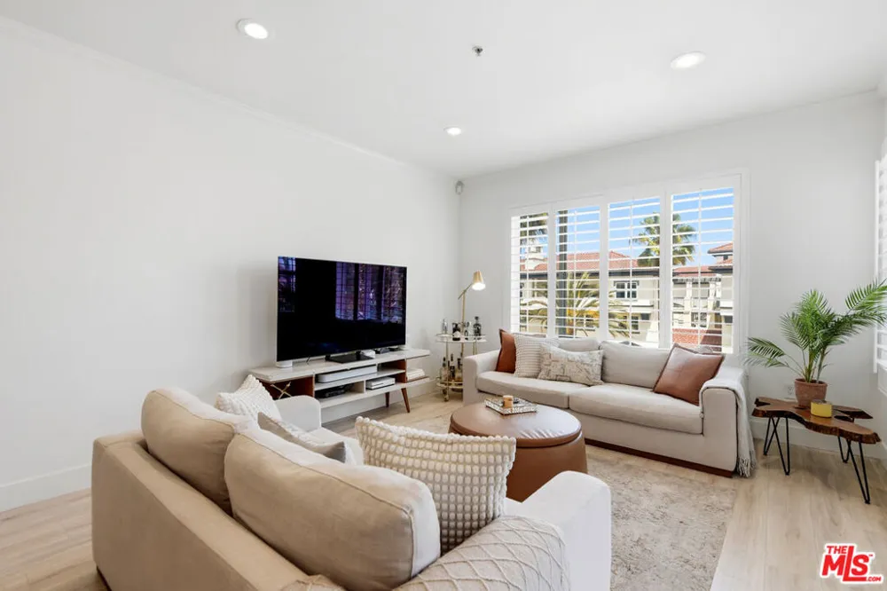 6020 Seabluff Drive #411 Playa Vista, CA 90094