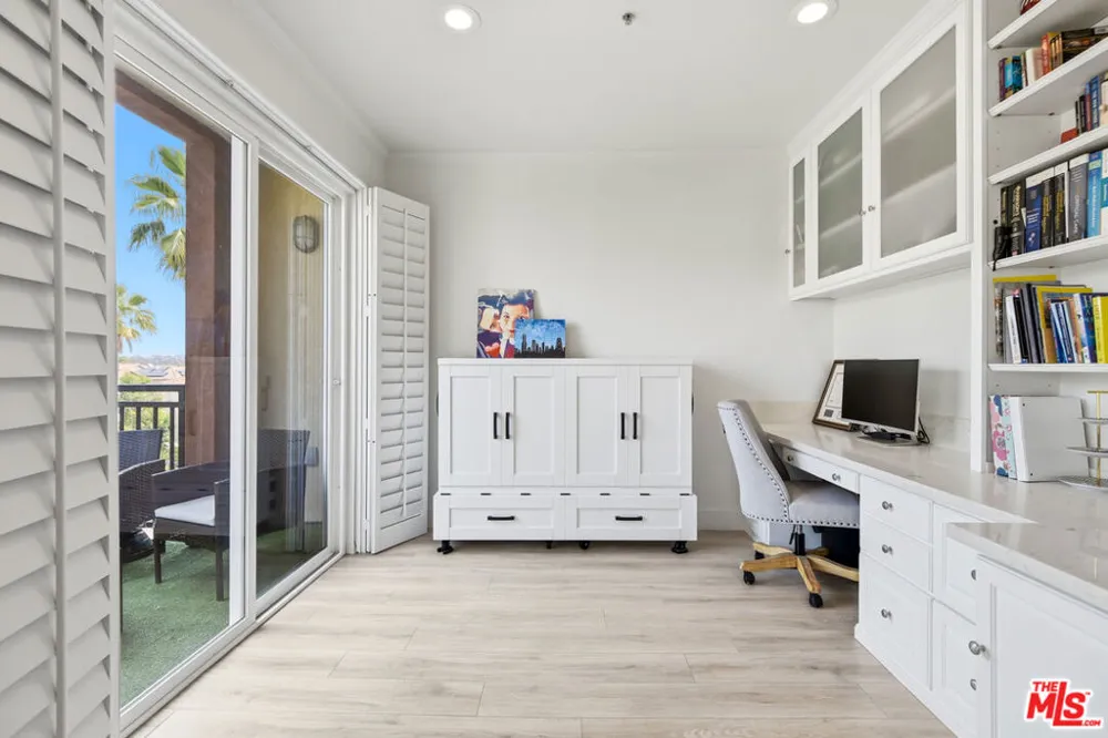 6020 Seabluff Drive #411 Playa Vista, CA 90094