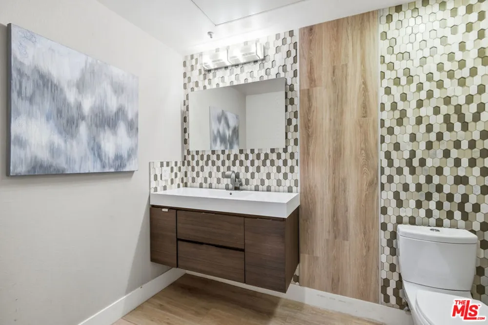 6020 Seabluff Drive #411 Playa Vista, CA 90094