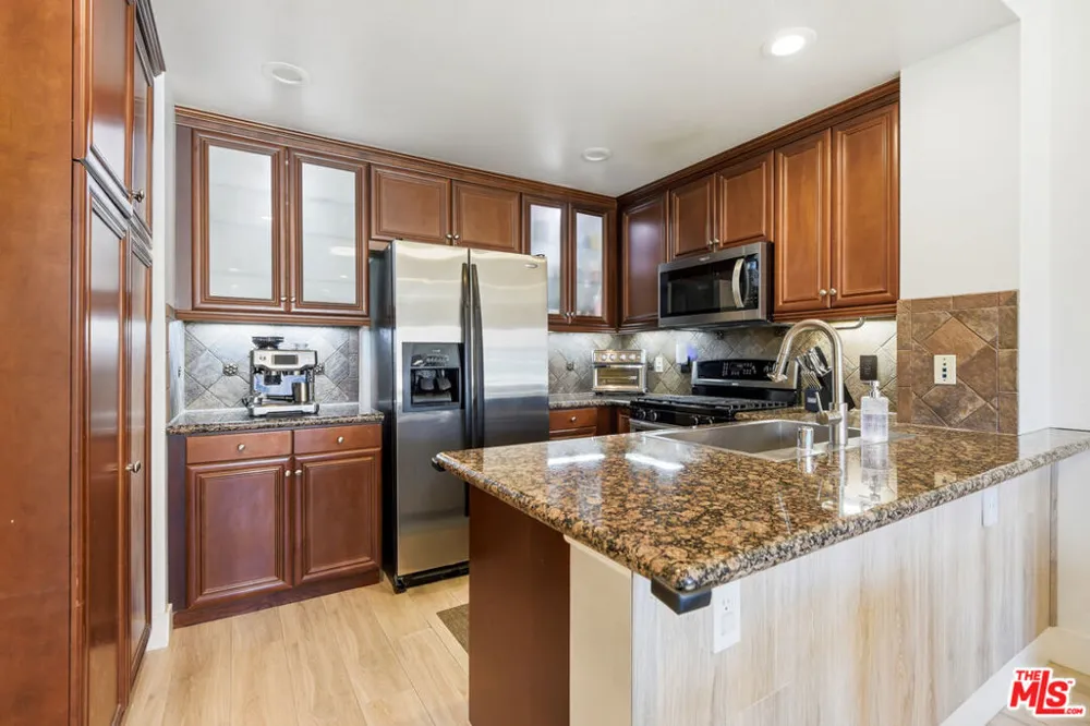 6020 Seabluff Drive #411 Playa Vista, CA 90094