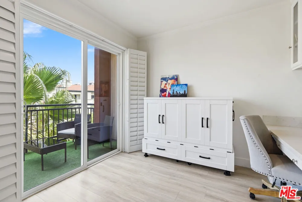 6020 Seabluff Drive #411 Playa Vista, CA 90094