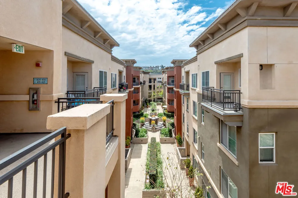 6020 Seabluff Drive #411 Playa Vista, CA 90094