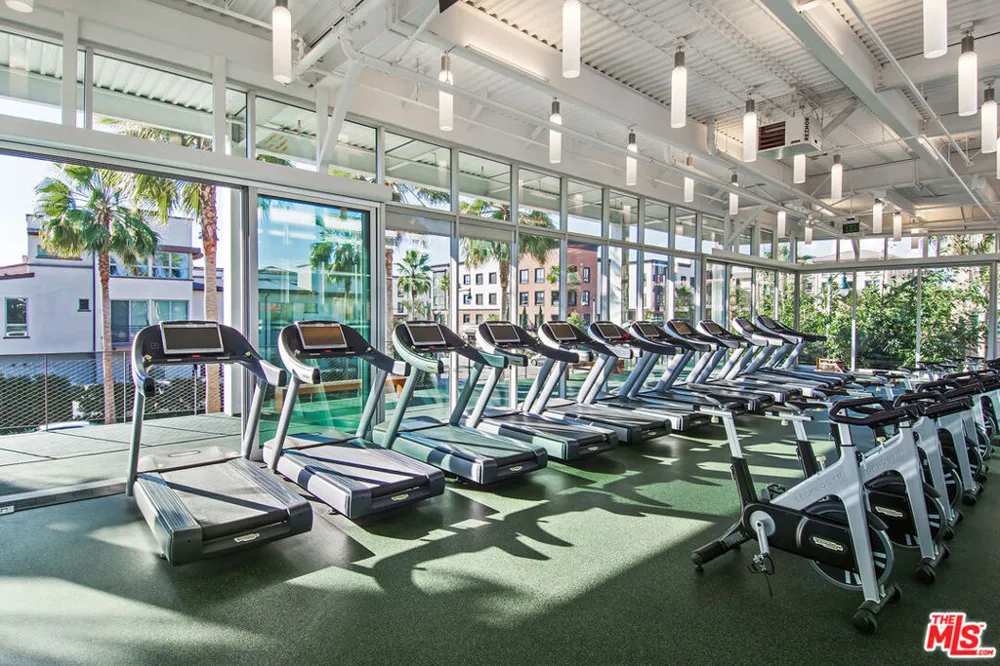 6020 Seabluff Drive #411 Playa Vista, CA 90094