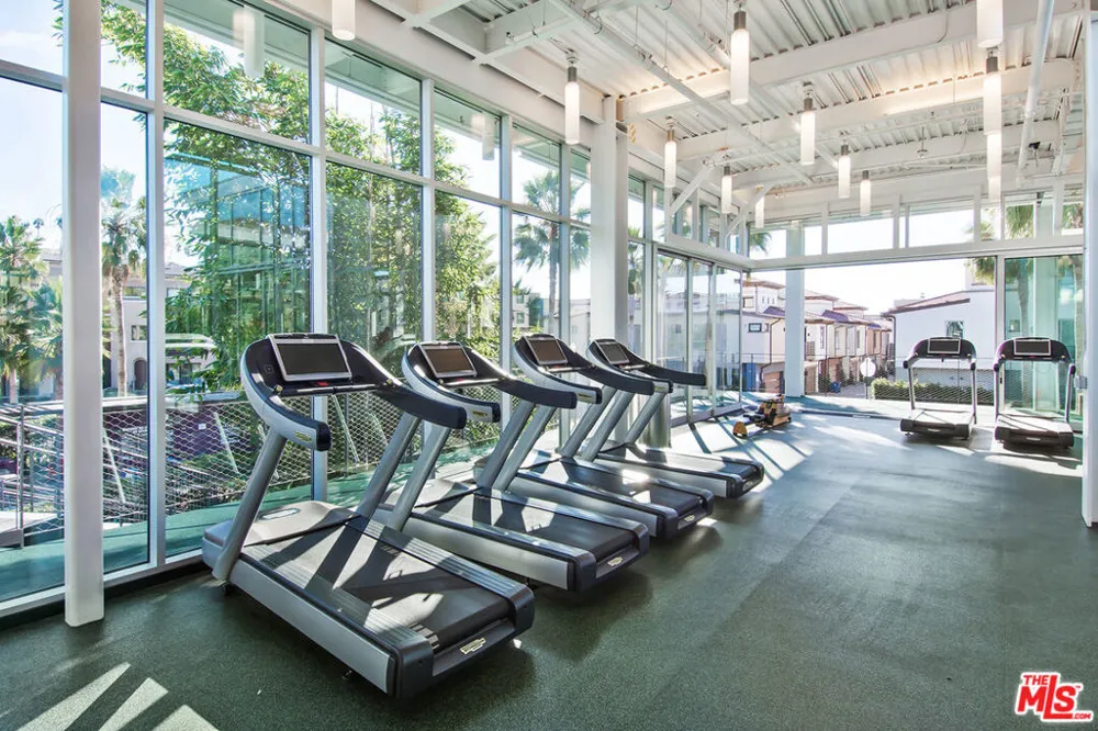6020 Seabluff Drive #411 Playa Vista, CA 90094