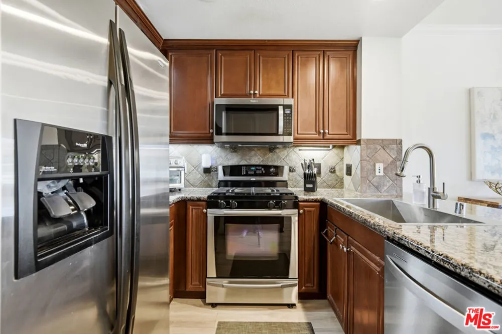 6020 Seabluff Drive #411 Playa Vista, CA 90094