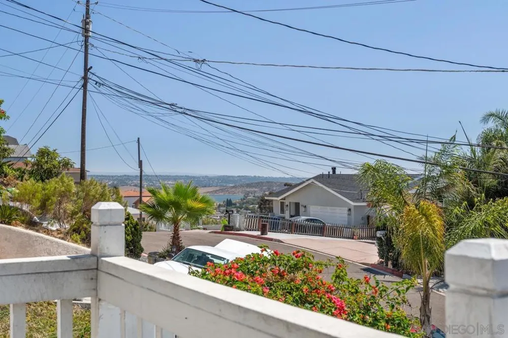 1229 La Mesa Spring Valley, CA 91977