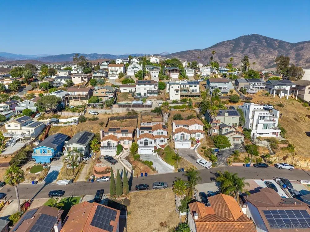 1229 La Mesa Spring Valley, CA 91977