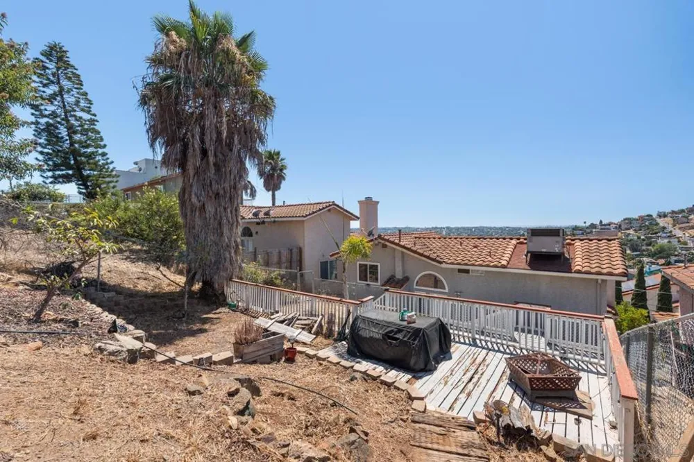 1229 La Mesa Spring Valley, CA 91977