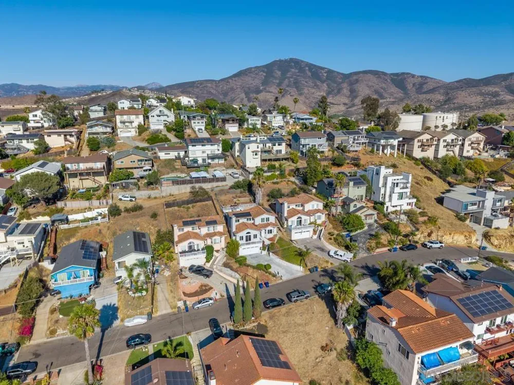 1229 La Mesa Spring Valley, CA 91977