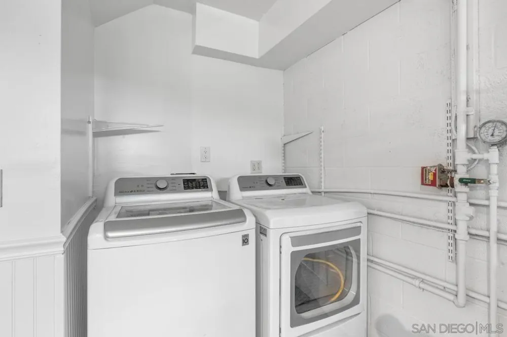1229 La Mesa Spring Valley, CA 91977
