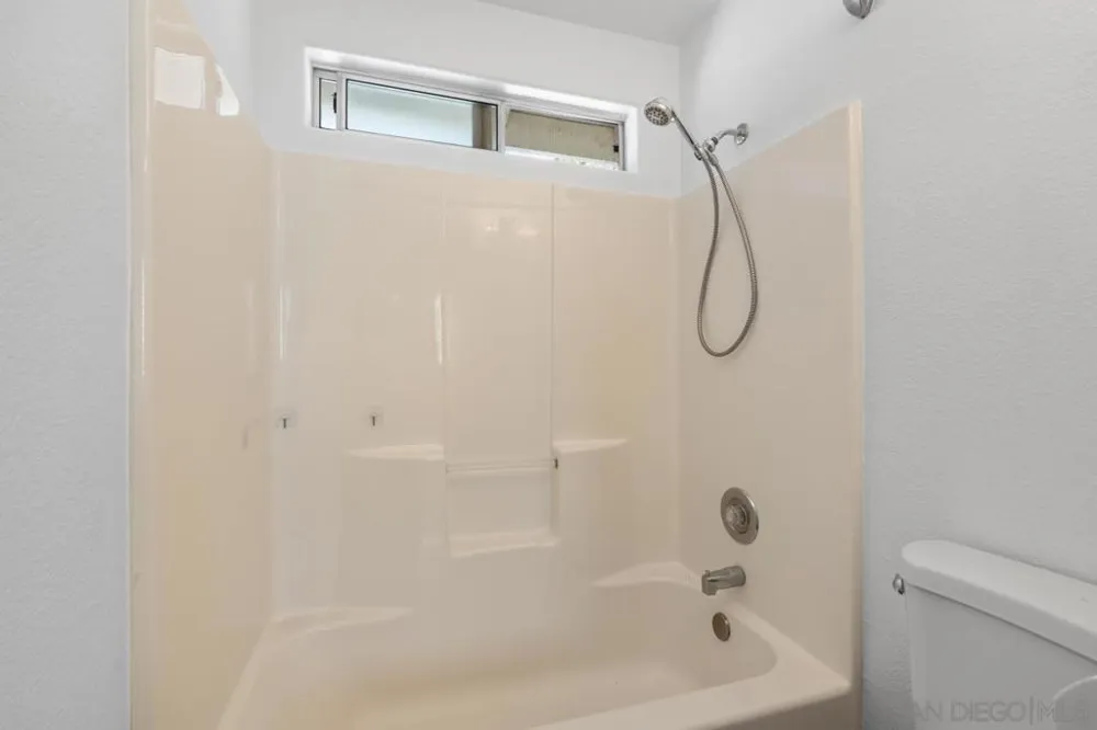 1229 La Mesa Spring Valley, CA 91977