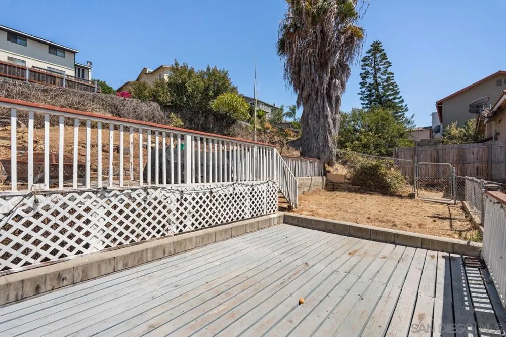 1229 La Mesa Spring Valley, CA 91977