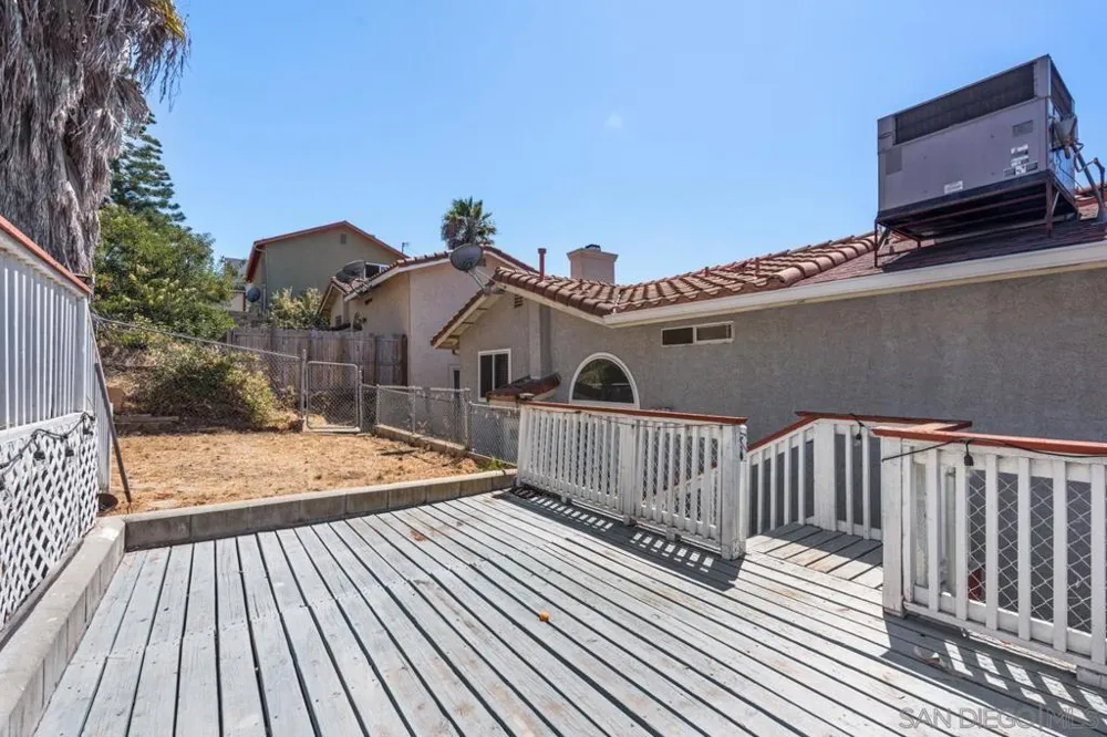 1229 La Mesa Spring Valley, CA 91977
