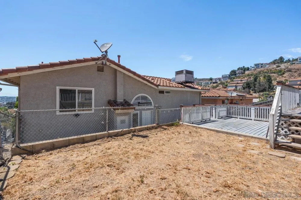 1229 La Mesa Spring Valley, CA 91977