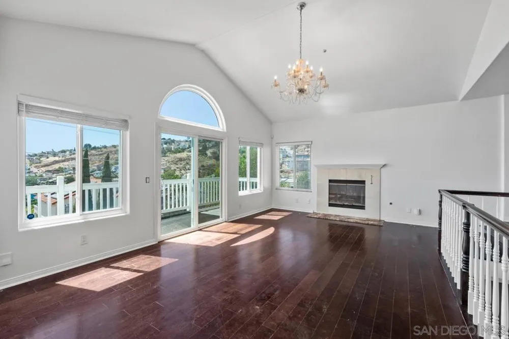 1229 La Mesa Spring Valley, CA 91977