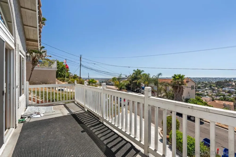 1229 La Mesa Spring Valley, CA 91977