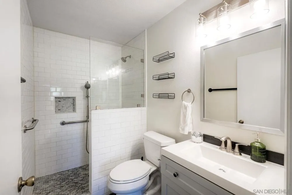 1906 Park Dale Ln Encinitas, CA 92024