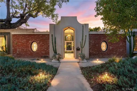 1049 Oak Grove