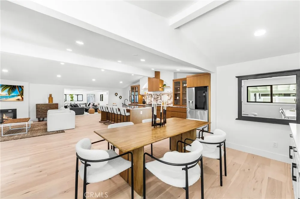 213 Wellesley Costa Mesa, CA 92626