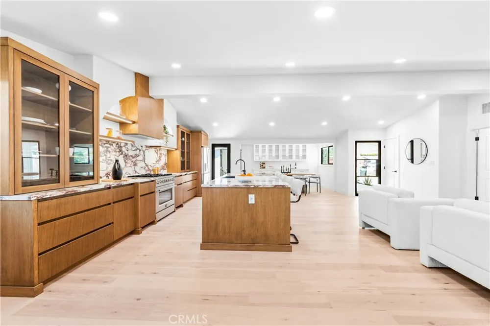 213 Wellesley Costa Mesa, CA 92626