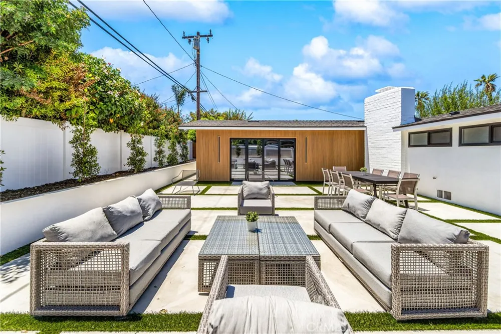 213 Wellesley Costa Mesa, CA 92626
