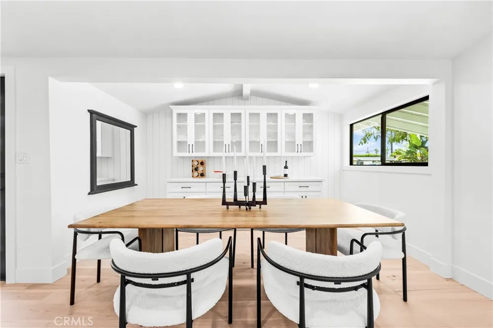 213 Wellesley Costa Mesa, CA 92626