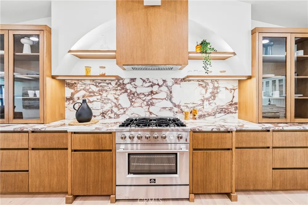 213 Wellesley Costa Mesa, CA 92626
